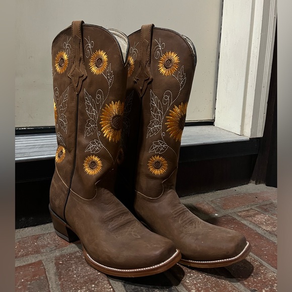 WESTERN ARTESANAL Shoes - Women’s Embroidered Sunflower Cowboy Boots size 9.5 square toe New
